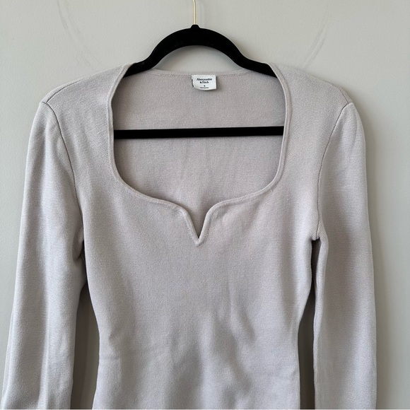 Ambercombie & Fitch- Cream Knit Sweetheart Neckline Long Sleeve Bodysuit - Picture 7 of 9